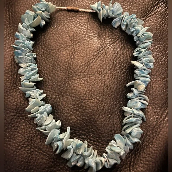 SKY BLUE NATURAL SHELL VINTAGE NECKLACE - Picture 1 of 2